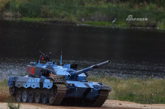 “坦克兩項”半決賽中國小組奪魁，“海上登陸”接力賽暫居第一